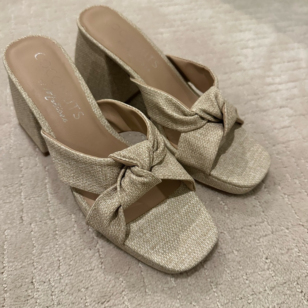 NWOB Coconuts by Matisse Block Heel Sandals with Knot size 8 bought @Tnuck
